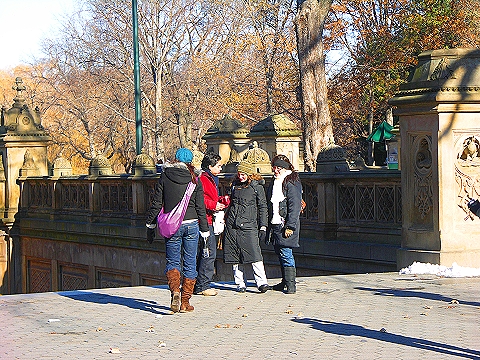 NY-Central_Park_Angel_Of_the_Waters-People_Watching-23.JPG