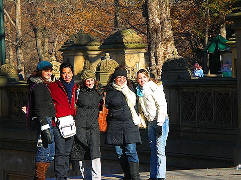 NY-Central_Park_Angel_Of_the_Waters-People_Watching-24.JPG