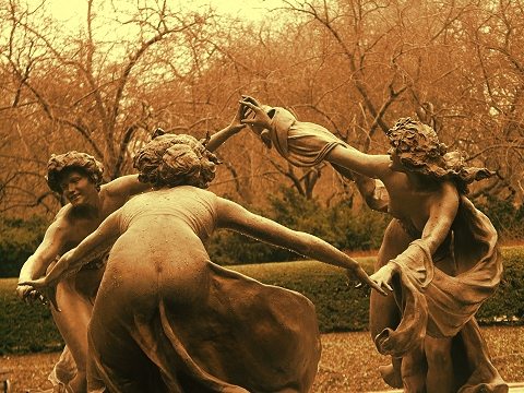 NY-Central_Park_Conservatory-Three_Girls_Fountain-05.jpg