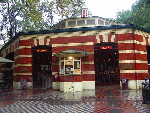 NY-Central_Park_in_the_rain-17-Carousel01.JPG