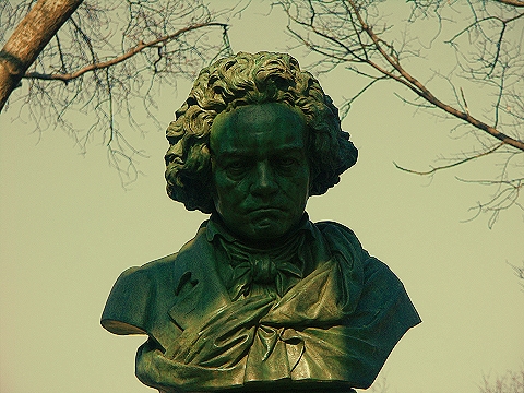 http://www.z-mation.com/phpbb/files/ny_central_park_prominade_beethoven_01_531.jpg