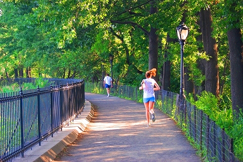 NY-Central_Park_Resevoir_Joggers-08.JPG