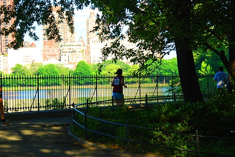 NY-Central_Park_Resevoir_Joggers-15.JPG
