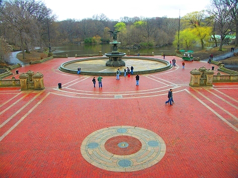 NY-Central_Park_Spring_2008-First_Flowers-Angel_of_The_Waters-06.JPG