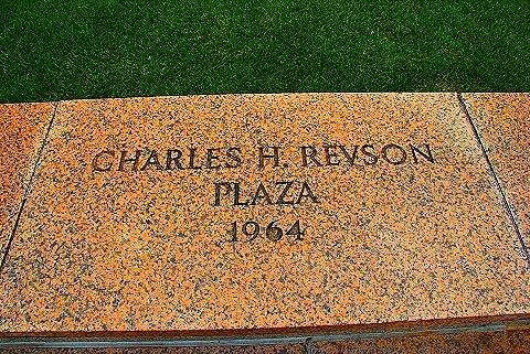 NY-Charles_H_Revson_Plaza-Columbiia_University-06.JPG