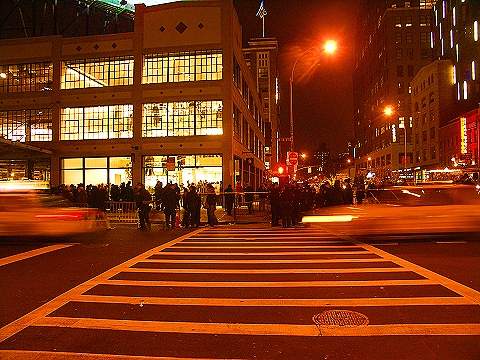 NY-Chelsea-Apple_Store_Grand_Opening-14th_St_and_9th_Avenue05.JPG