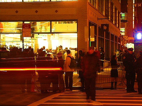 NY-Chelsea-Apple_Store_Grand_Opening-14th_St_and_9th_Avenue06.JPG