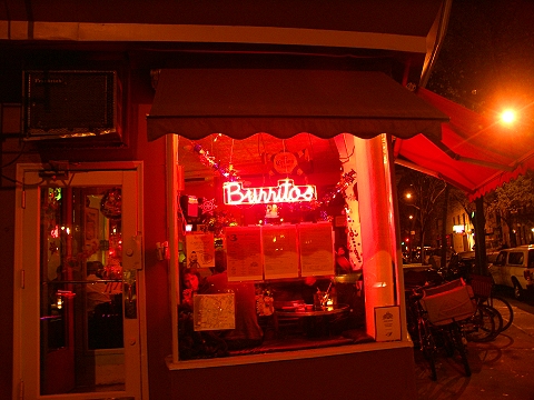 NY-Chelsea_Christmas_Windows-01.JPG