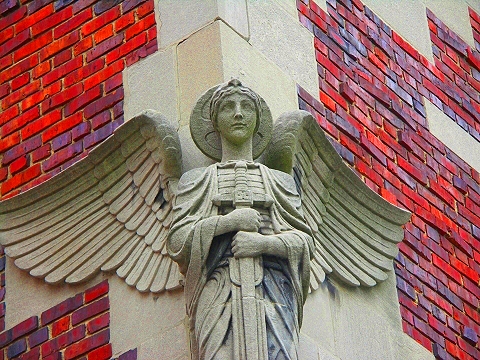 NY-Chelsea-gargoyles_and_statues-07.JPG