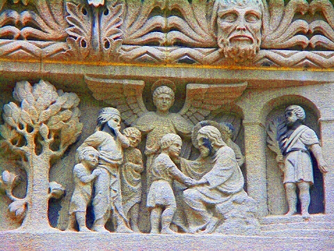 NY-Chelsea-gargoyles_and_statues-08.JPG