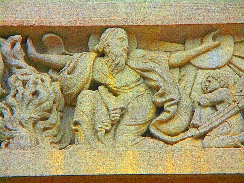 NY-Chelsea-gargoyles_and_statues-18.JPG