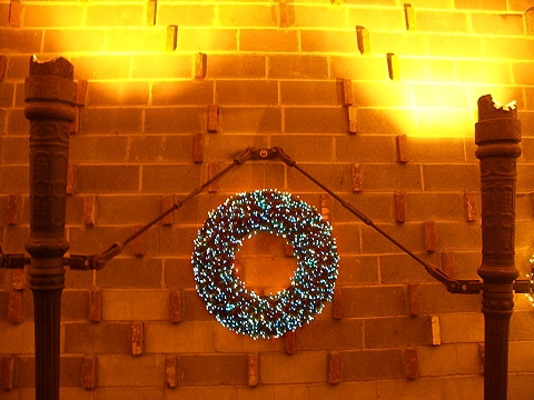 NY-Chelsea_Market-04-Christmas_Wreath.JPG