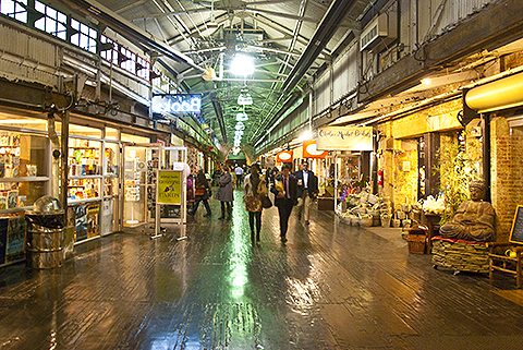 NY-Chelsea_Market-04-People_Watching.jpg
