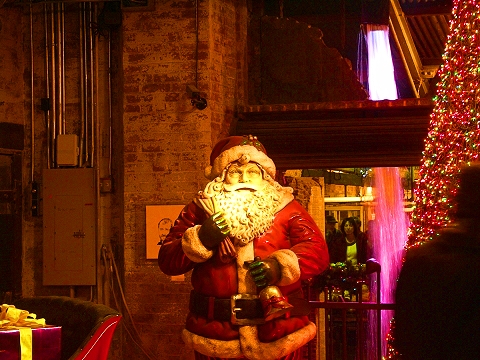 NY-Chelsea_Market-18-santa.JPG