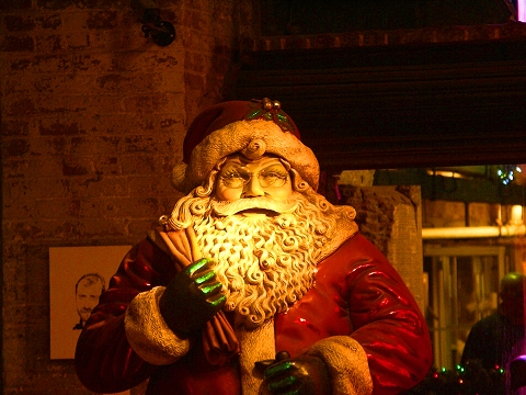 NY-Chelsea_Market-19-santa.JPG