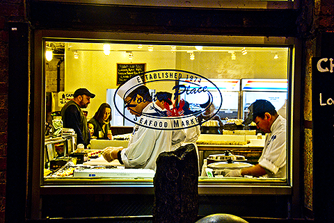 NY-Chelsea_Market-23-People_Watching-Lobster_Place.jpg
