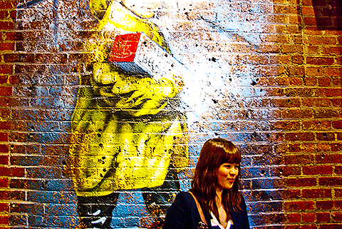 NY-Chelsea_Market-24-People_Watching.jpg