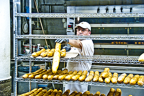 NY-Chelsea_Market-27-People_Watching-Bakery.jpg