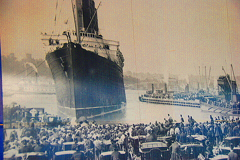 NY-Chelsea_Piers-04-Old_Photographs.JPG