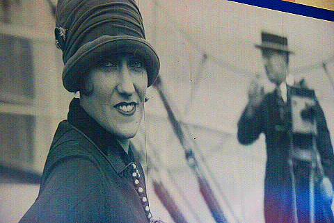 NY-Chelsea_Piers-07-Old_Photographs.JPG