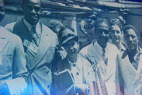 NY-Chelsea_Piers-08-Old_Photographs.JPG