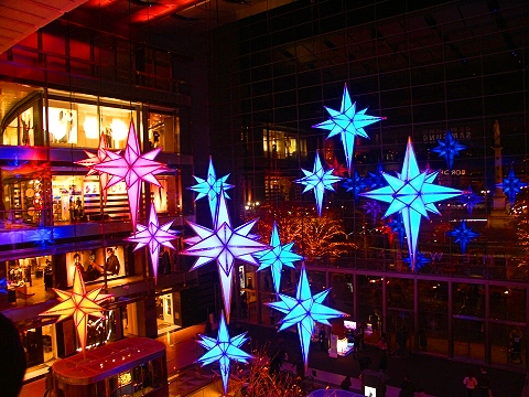 NY-Christmas_Lights_at_Time_Warner_Center-12.JPG