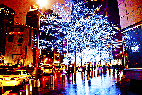 NY-Christmas_Lights_at_Time_Warner_Center_2009-07.jpg