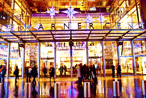 NY-Christmas_Lights_at_Time_Warner_Center_2009-10.jpg