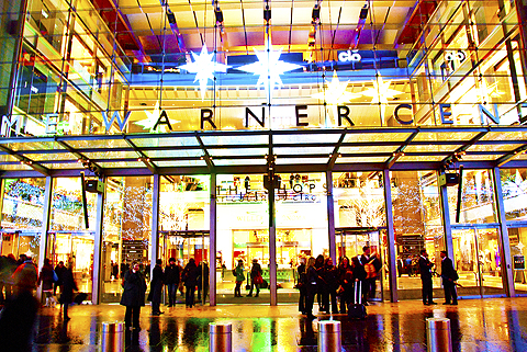 NY-Christmas_Lights_at_Time_Warner_Center_2009-12.jpg