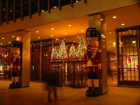 NY-Christmas_Lights_on_6th_Ave-Avenue_of_the_Americas-06.JPG