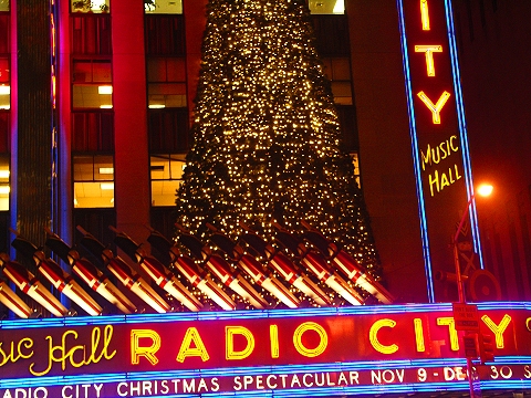 NY-Christmas_Lights_on_6th_Ave-Avenue_of_the_Americas-10.JPG