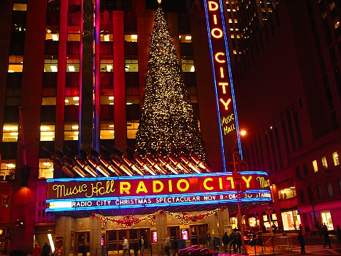 NY-Christmas_Lights_on_6th_Ave-Avenue_of_the_Americas-11.JPG