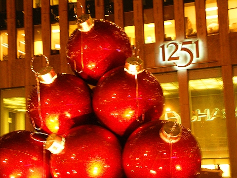 NY-Christmas_Lights_on_6th_Ave-Avenue_of_the_Americas-14.JPG