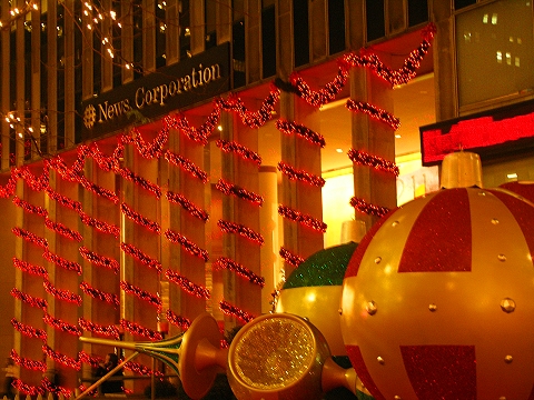 NY-Christmas_Lights_on_6th_Ave-Avenue_of_the_Americas-18.JPG