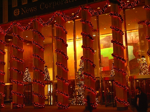 NY-Christmas_Lights_on_6th_Ave-Avenue_of_the_Americas-20.JPG