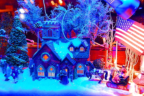 NY-Christmas_Windows_on_Amsterdam_Avenue-0109-P&G_Cafe_Bar.JPG