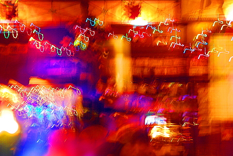 NY-Christmas_Windows_on_Amsterdam_Avenue-0114-P&G_Cafe_Bar.JPG