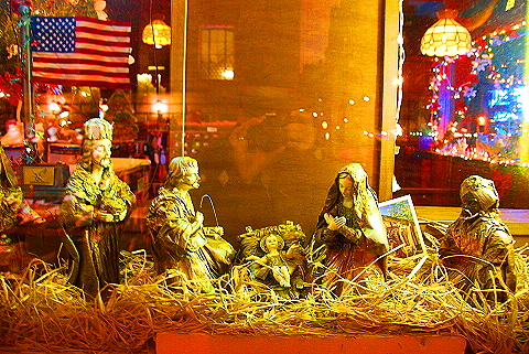 NY-Christmas_Windows_on_Amsterdam_Avenue-0119-P&G_Cafe_Bar.JPG