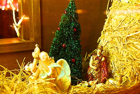 NY-Christmas_Windows_on_Amsterdam_Avenue-0121-P&G_Cafe_Bar.JPG