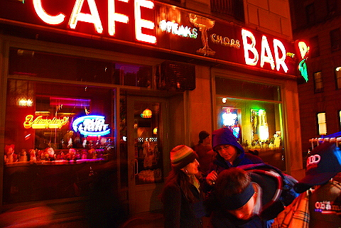 NY-Christmas_Windows_on_Amsterdam_Avenue-0125-P&G_Cafe_Bar.JPG