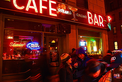 NY-Christmas_Windows_on_Amsterdam_Avenue-0126-P&G_Cafe_Bar.JPG