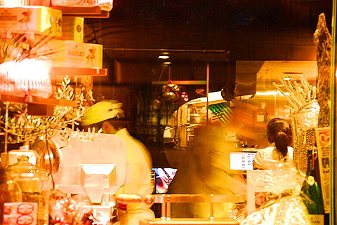 NY-Christmas_Windows_on_Amsterdam_Avenue-0130-Salumeria_Rosi.JPG