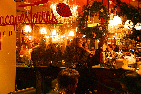 NY-Christmas_Windows_on_Amsterdam_Avenue-0133-Jacque_Torres_Chocolates.JPG