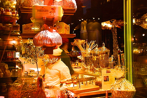 NY-Christmas_Windows_on_Amsterdam_Avenue-0134-Salumeria_Rosi.JPG