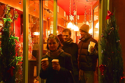 NY-Christmas_Windows_on_Amsterdam_Avenue-0137-Jacque_Torres_Chocolates.JPG