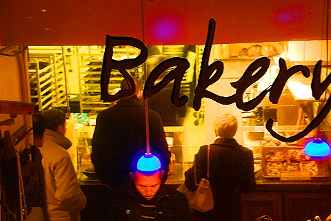 NY-Christmas_Windows_on_Amsterdam_Avenue-0146Levain_Bakery.JPG