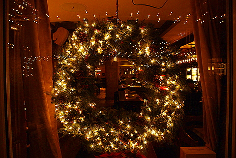 NY-Christmas_Windows_on_Amsterdam_Avenue-0152-Cesca.JPG