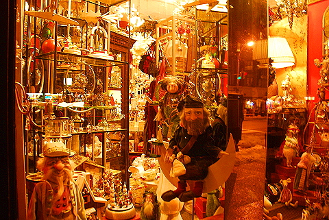 NY-Christmas_Windows_on_Amsterdam_Avenue-0163-More_and_More_Antiques1.JPG