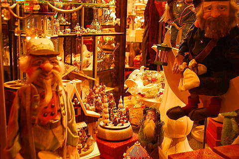 NY-Christmas_Windows_on_Amsterdam_Avenue-0164-More_and_More_Antiques2.JPG