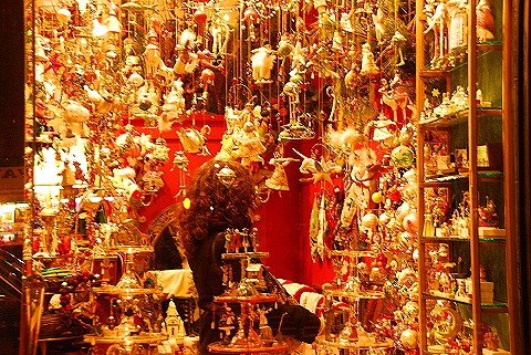NY-Christmas_Windows_on_Amsterdam_Avenue-0167-More_and_More_Antiques5.JPG